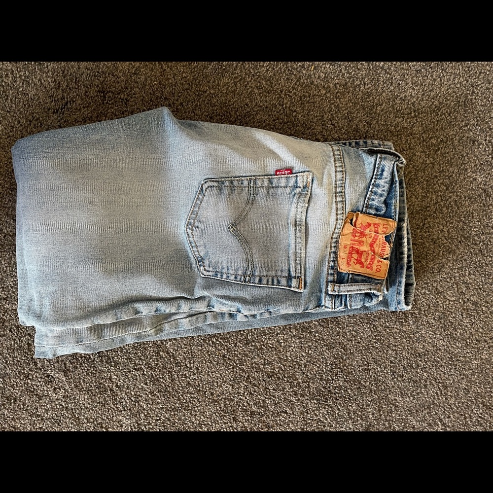 Levis jeans 29x30 light blue. Slim strait